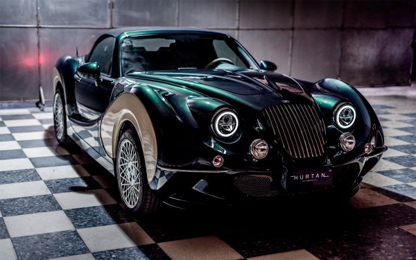 Пред вас е роудстър Mazda MX-5, който е дегизиран от испанското ателие Hurtan. Непретенциозният салон на Mazda беше преработен със скъпа кожа, оборудването остава непроменено, тоест под капака има 2,0-литров двигател със 184 к.с. 