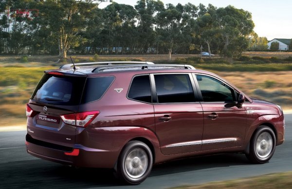 SsangYong Rodius (познат още като Stavic и Korando Turismo) 