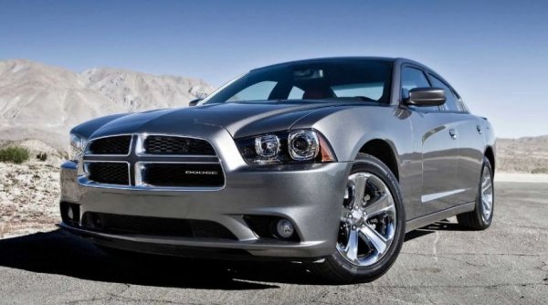 Двигател: 5,7-литров V8

Мощност: 370 к.с.

Скоростна кутия: 5-степенна автомагична

Задвижване: към задните колела

Ускорение от 0 до 60 мили в час (97 км/ч): 5,8 секунди

Dodge актуализира Charger през 2011 г., като седмото поколение получи още по-мощни варианти. Сред тях е R/T с 370 к.с., измъкнати от 5,7-литров Hemi V8. Повечето бройки от модела струват над 10 000 долара, но при малко повече късмет може да се намери и по-евтин екземпляр.