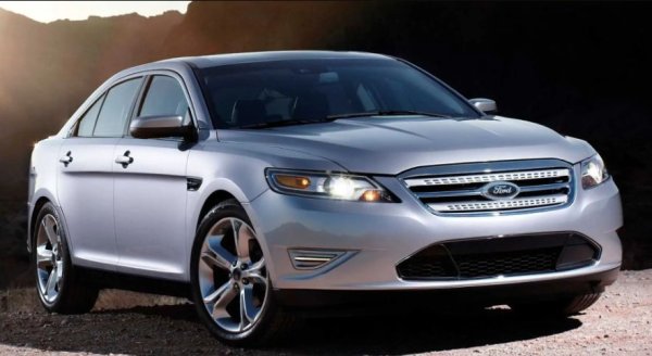 Двигател: 3,5-литров V6 с двойто турбо

Мощност: 365 к.с.

Скоростна кутия: 6-степенна автоматична

Задвижване: към всички колела

Ускорение от 0 до 60 мили в час (97 км/ч): 5,2 секунди

Малцина свръзват Taurus с впечатляващо представяне на пътя, но версия Super High Output (SHO) от 2012 година е точно такава, като тя се вместа в ценовата граница. Нейният мотор развива 365 к.с., а ако можете да намерите екзепляр с Performance Package, не се колебайте. Тази опция включва множество подобрения като по-добри спирачки, настройки на кормилното управление, спортен режим за контрол на стабилността, летни гуми и премахване на резервна гума, за да се спести малко тегло.