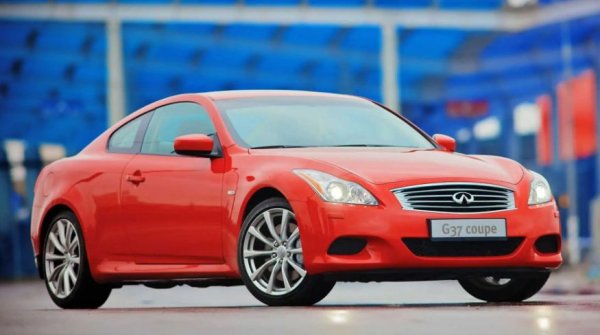 Двигател: 3,7-литров V6

Мощност: 330 к.с.

Скоростна кутия: 6-степенна механична

Задвижване: към задните колела

Ускорение от 0 до 60 мили в час (97 км/ч): 5,4 секунди

Базовото купе Infiniti G37 може да се намери за по-малко от 10 000 долара, но ако рискувате със спортната версия S и искате повече от 300 к.с., по-големи спирачки, по-големи колела, 6-степенна механична скоростна кутия и спортни настройки на окачването изберете този варирант. Той е само със 71 долара извън ценовия диапазон, но си заслужава.