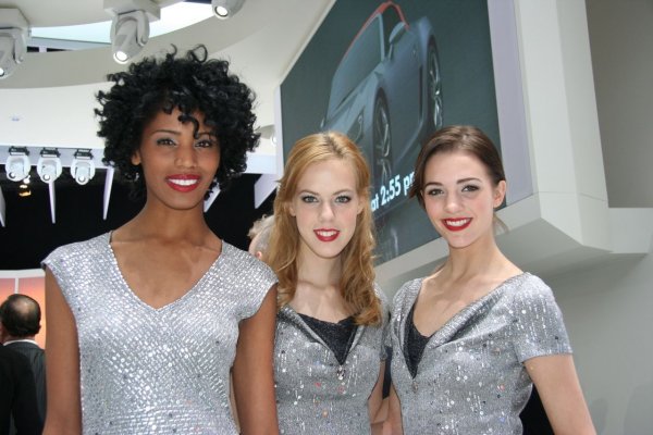 Момичетата на автосалон Детройт 2009