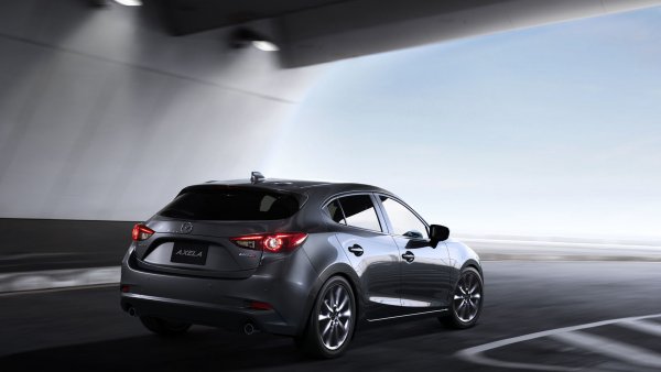 Обновената Mazda3 (Axela) за пазара на Япония