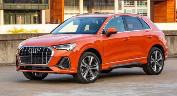 Тук спадът спрямо 2021 е малко под 2%, но пък през октомври продажбите на малкия кросоувър са с над 1300 бройки повече от тези за същия месец преди година. Все пак статистиците на DataForce броят отделно регистрациите на почти идентичния Q3 Sportback. Ако съберем двата варианта, Q3 би излязло на четвърто място. 
