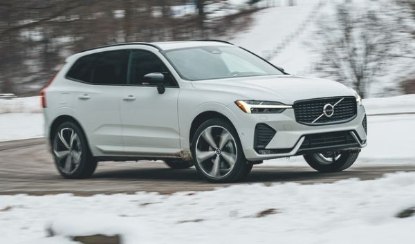 Почти 16% спад за средния по размер SUV на шведите. Като цяло след рекордните 2020 и 2021, сегашната година не е толкова добра за дъщерната марка на Geely. 
