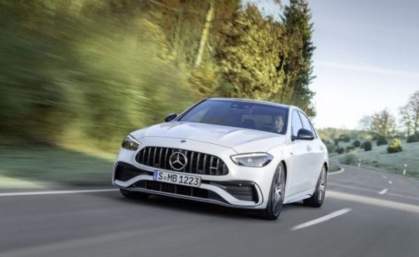 C-класата преживя слаба 2021 година, но сега наваксва видимо - 36% ръст на годишна база, а през октомври регистрациите са почти 5000, спрямо около 2000 година по-рано. 
