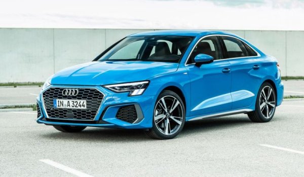 Хечбекът на Audi също имаше проблеми с производството заради недостига на компоненти, но в последните месеци те изглеждат решени. През октомври продажбите са 9207, спрямо едва 4481 за същия месец на 2021. На годишна база обаче все още има спад (-1.9%). Тук са включени и продажбите на S3 и RS3. 
