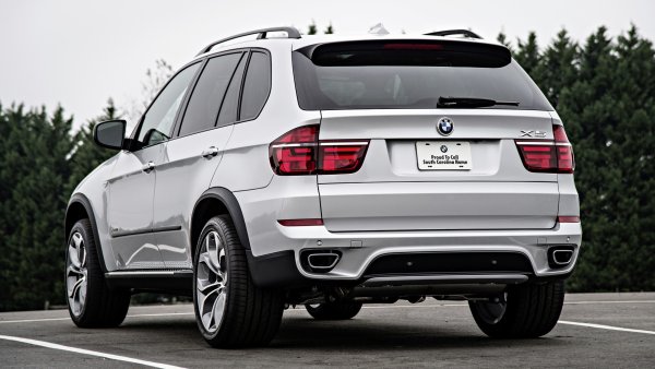 BMW X5 трябваше да бъде забавна кола за шофиране. Вместо това, купувачите на моделни години от 2011 до 2014  се оплакват от различни проблеми с производителността, които варират от проблеми с части на двигателя и горивната система до сривове в климатика.

Моделите от 2011 и 2012 г. бяха посочени като най-лоши в своя сегмент, докато тези от 2013 и 2014 г. получават ниски оценки. Към евентуалните разходи за ремонти трябва да се добавят и по-големите данъци, които собственика ще плати за придобивката на голям SUV с мощен двигател.