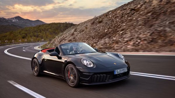 През годините се сменят няколко поколения на Porsche 911 Carrera GTS Cabriolet, като всяко следващо е по-бързо от предишното. Най-новата версия се превръща в първия сериен автомобил с олекотената хибридна система T-hybrid на Porsche. Тя включва електрически задвижван турбокомпресор и електромотор, вграден в скоростната кутия, които служат за сериозно повишаване на динамиката. Спринтът от 0 до 100 км/ч отнема едва 3 сек, а максималната скорост от 312 км/ч се достига малко след това, стига наоколо да има достатъчно свободно място.
