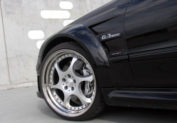 Като финален щрих в тунинговането, всички стандартни емблеми по колата са заменени с логото на Kleemann.
