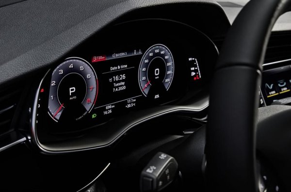 Журито на Wards Auto не оставя без внимание и електронния приборен панел Virtual Cockpit, който няма как да омръзне на шофьора, тъй предлага различни варианти на оформление. Високо са оценени и асистиращите системи за безопасност, които се справят не по-зле, отколкото на флагмана на марката – седана Audi A8 L.