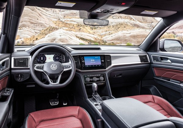 Телематичният сервиз Car Net предлага повече възможности. Като си качи специално приложение, собственикът на кросоувъра може през него да стартира двигателя или да блокира вратите, да определя местонахождението и да получава информация за горивото, останало в резервоара. Освен това, през Car Net шофьорът има пълен достъп до диагностиката на автомобила и до службата за помощ на пътя.