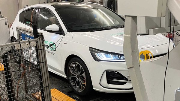 Две звезди и половина получи Ford Focus с двигател 1.0 със 155 к.с. и „мека+ хибридна система 48 V. Green NCAP акцентира върху относително ниския разход на гориво - среден 6,1 л/100 км и 6,9 л/100 км при най-неблагоприятни метеорологични условия.

Посочва се, че фективността намалява при по-кратки пътувания, докато, отново в този сценарий (и със студен двигател), емисиите се увеличават значително.

Резултат на Ford Focus: 

Индекс за чист въздух - 4,5/10
Индекс на енергийна ефективност - 5,3/10
Индекс на парникови газове – 4,0/10