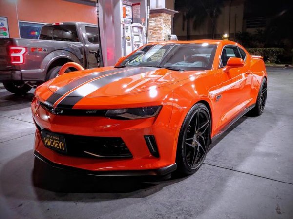 Производителят на коли-играчки Hot Wheels е дългогодишен партньор на марката Chevrolet, създал не едно или две миниатюрни Camaro. Първото малко копие на колата кола е пуснато през 1968 година.

В чест на 50-годишнината от това събитие, Chevrolet представи специални пълноразмерни Camaro RS и Camaro SS Convertible през 2018 година. Те се отличаваха с ярък цвят на каросерията, двуцветен интериор с контрастни вложки и щампа във формата на състезателна кола върху облегалките за глава.
