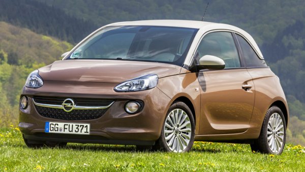 Необичаен съюз беше създаден от автомобилната компания Opel и германския производител на разтворимо кафе Tchibo. Резултатът беше ограничена партида хечбеци, направени в приятен цвят на кафе. Каросерията получи цвят на кафе с мляко, а покривът беше кремаво бял, напомнящ капачка от бита сметана върху повърхността на чаша лате.

За успеха на Opel Adam Tchibo значителна роля изиграха впечатляващото оборудване, но също и фактът, че компанията подари на всеки клиент кафемашина Tchibo, като добави и доста голяма партида капсули. В резултат на това германците изкупиха модела, който беш произведен в ограничен тираж от 750 бройки.
