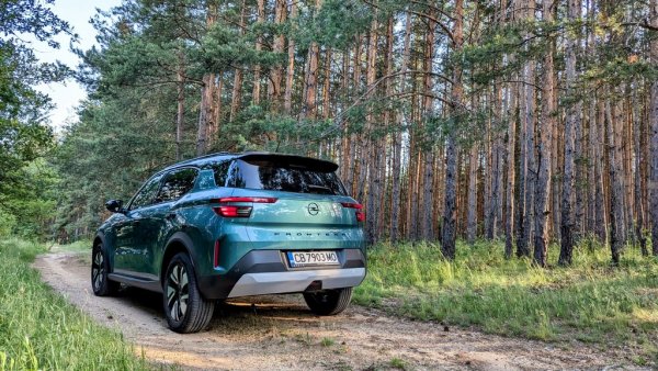 Спрямо 2024: -28% спад

Opel е марката в Топ 20 с най-сериозно влошаване на резултатите спрямо миналата година - 221 продажби по-малко. Това се дължи най-вече на отпадането на популярния Crossland от гамата и на спада при Corsa (-65%). За сметка на това регистрациите на Astra растат с 26 на сто, а най-добрата новина е дългоочакваният дебют на новата Frontera, която вече има 50 регистрирани бройки след едва месец на пазара. 

Най-продавани модели:
Astra - 136
Corsa - 118
Mokka - 97
Grandland - 77
Movano - 62
