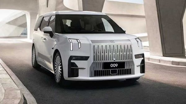 Автомобилите Geely в основните сегменти и Zeekr в сегментите от висок клас могат да се възползват от широка гама седани и SUV, които вече се продават добре в страни като Русия (4-та най-продавана марка леки автомобили през първата половина на 2023 г.) и имат модели със страхотен дизайн  на много други пазари. 