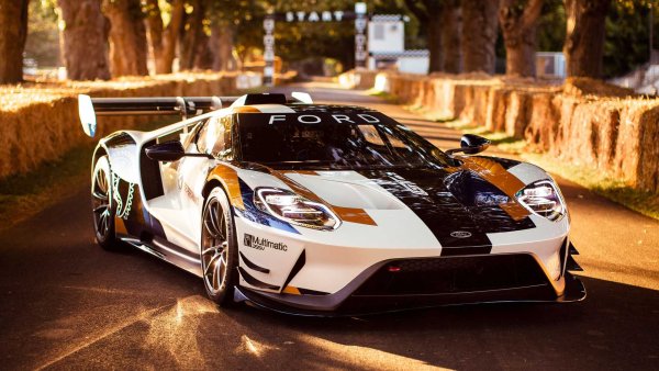 Спортната кола, която отдава почит на легендарните GT40 от средата на 60-те, ще бъде спряна от производство в края на тази година, но оставя добро наследство. Сред специалните варианти всъщност е този &bdquo;само писта&ldquo;. Той е оптимизиран като аеродинамика и охлаждане, като олекотен с още 90 кг. Автомобилът беше представен в Гудууд през 2019 г. и може да се похвали с 4 пъти по-висока притискаща сила от тази на шосейния модел. 

Мощност: 700 к.с. (V6 3.5 turbo) 

Максимална скорост: не се съобщава

Ускорение 0-100 км/ч: не се съобщава

Тираж: 45 бройки

Цена: 1 200 000 долара 