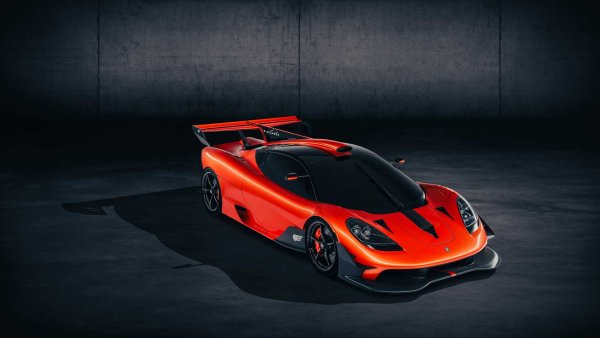 Посветен на покойния шампион на Формула 1 - Ники Лауда, този вариант на новата шосейна суперкола, проектирана от известния дизайнер на едноместни болиди Формула 1, има около 50 к.с. повече и 140 кг по-малко и е една от най-редките и скъпи коли в това ревю, като също така е най-напреднала в съотношението тегло/мощност - 1,2 кг/к.с. В допълнение, автомобилът запазва така наречения &bdquo;граунд ефект&ldquo;, който Мъри проектира още през 70-те години за Brabham BT46. 

Мощност: 711 к.с. (V12 4.0) 

Максимална скорост: 336 км/ч 

Ускорение 0-100 км/ч: не се съобщава 

Тираж: 25 бройки 

Цена: 3 100 000 британски лири (без данъците) 