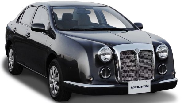 Ако търсите луксозен седан, който да се отличава от тълпата, вероятно ще искате да разгледате Mitsuoka Galue. Това е серия от автомобили, които предлагат уникален ретро стил, който датира от 60-те години на миналия век. Galue има лоялна фен база от колекционери и други ентусиасти, които обичат старинния му чар и модерните функции. Най-новият Galue излезе през 2015 г. и все още е верен на корените си, смесвайки класически външен вид с авангардни технологии.

Това поколение на Mitsuoka Galue, базирано на Nissan Teana L33, се отличава с интересен щрих при задните светлини, заимствани от Fiat 500. Ако погледнете вътре, ще откриете луксозен интериор с кожени седалки и дървени тапицерии, които създават елегантна и комфортна среда. Освен това, въвеждането на версия с ляв волан, базирана на Altima 3.5 SL за канадския пазар, разшири достъпа на колата до по-широката аудитория. 
