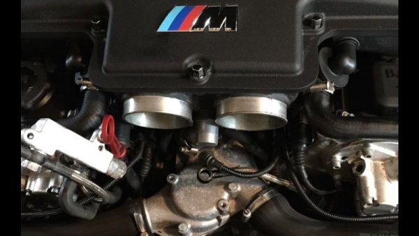 Много собственици на поостарели Е39 се оплакват от проблеми с него, но пък той не е твърде скъп - около 150 лева, и може да бъде подменен дори в собствения ви гараж. M5 E39 има два сензора за температурата на охладителната течност - един в двигателя, и друг в радиатора. 
