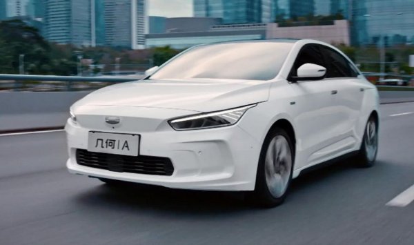 Още един успех за гиганта Geely: Geоmetry е негова дъщерна марка, която вече се изнася на двайсетина международни пазара, включително в Израел и Турция. Резултатът му е 180 проблема на 100 автомобила. Второто място е за Aion S Plus, засега непознат в Европа. Набиращият популярност в Германия BYD Dolphin е в средата на таблицата с 205 на сто, малко пред Toyota bZ3x. Продаваната у нас Ora 03 е доста назад, с 218 проблема на сто. Последното място тук е за китайската сглобка на VW ID.3, с цели 236 проблема на сто автомобила. 
