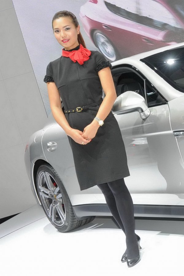 Момичетата на автосалон Катар 2012