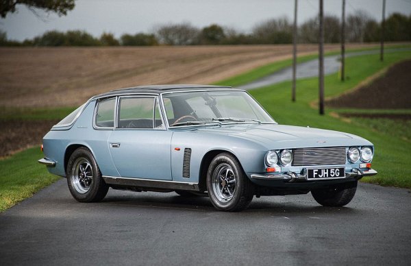 Джоунс, басист и пианист, винаги е минавал за "тихия" член на Zeppelin, и се е стремял да избягва излишното внимание към личния му живот. Знае се обаче, че през 70-те притежаваше толкова модния по онова време Interceptor. 
