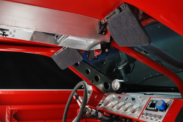 Ежедневен NASCAR автомобил. Базиран е Chevrolet Impala SS от 2009 година 