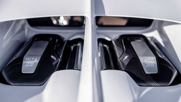 Това е броят на допълнителните конски сили в двигателя на Super Sport, в сравнение с този при конвенционалния модел. Сумарно, "табунът" наброява 1600 "кончета" (1176 kW), което прави машината най-мощната до момента от всички версии на Chiron.