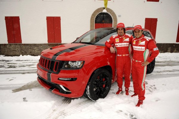 Jeep Grand Cherokee SRT8 за пилотите на Ferrari