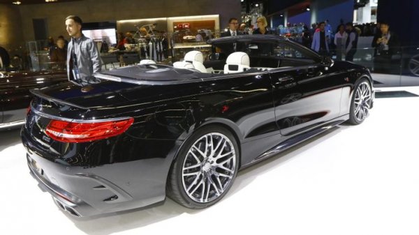 Brabus Rocket 900 е с увеличена до 900 к.с. сили мощност и въртящ момент от 1500 Нм. Машината получава значителни подобрения в аеродинамиката, 21-инчови ковани джанти и фин кожен интериор. Можем да кажем, че това е един от най-дивите кабриолети на планетата.