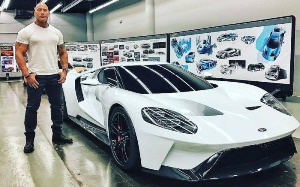 Още един автомобил на Ford в гаража на актьора. Интересното е, че колата му бе подарена от самата компания, след като той посети централата й. Работата е в това, че Скалата е един от партньорите на Ford и постоянно участва в рекламите на моделите.