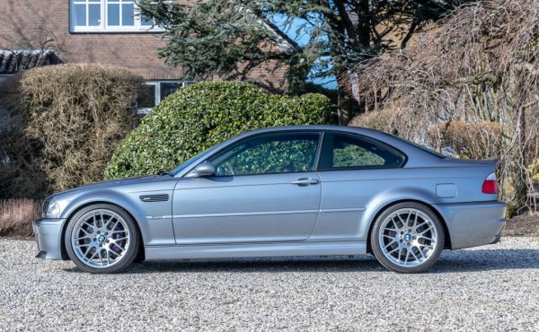 Във фабричния си вид този мотор дава 343 конски сили при 7900 оборота в минута, 365 нютонметра максимален въртящ момент, и с лекота се развърта до 8 хиляди оборота. 
