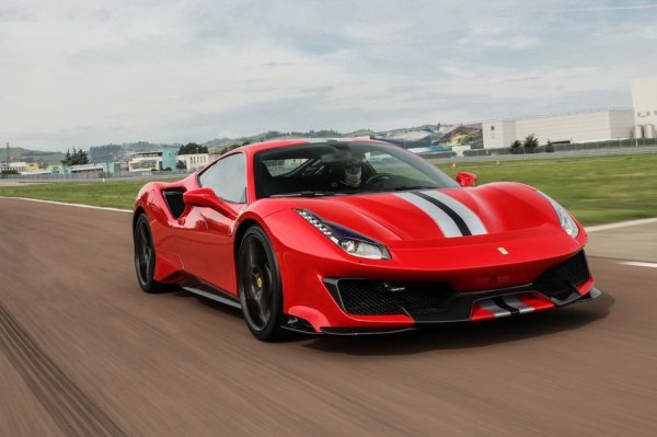 В различните си разновидности е ползван във Ferrari California T, GTC4 Lusso, Portofino, Roma, 488 Pista, F8 Spider и дори в свръхтехнологичното Ferrari SF90 Stradale. Ще го откриете също в най-високите версии на Maserati Quattroporte и Levante. Пряко свързан с него е и фантастичният V6, ползван от Alfa Romeo Giulia Quadrifoglio. 
