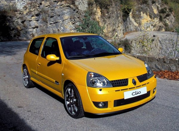 За мнозина Renault Clio R.S. е "кралят" на спортните хечбек-модели. Всеки от вариантите на второто поколение на френския хечбек с мощност 172 к.с. (след фейслифта те стават 182) е добро предложение. От друга страна обаче предложения на пазара на автомобили втора ръка за по-мощната версия са доста малко, така че желаещите ще трябва да се запасят с търпение.
