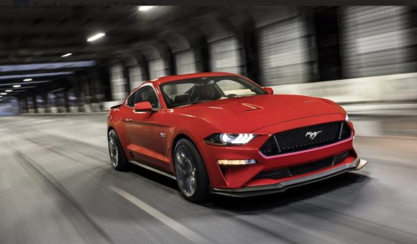Ford Mustang е американска икона, която датира от 1964 г. и в момента е в своето седмо поколение. Новият S650 Mustang споделя шасито и опциите на двигателя с предишния S550, който обаче залага на по-класически стил и определено е по-привлекателен.

Двигател - 5,0-литров V8

Скоростна кутия - 6-степенна механична/6 или 10-степенна 
автоматична

Задвижване &ndash; задно

Мощност - 430-460 к.с.

Въртящ момент &ndash; 528-570 Нм

Ускорение от 0 до 100 км/ч &ndash; 3,9-4,5 секунди

Максимална скорост &ndash; 250 км/ч
