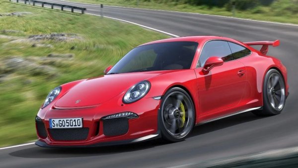 Porsche 911 има специално място в автомобилната общност със свои верни последователи. Това е спортната кола, която има най-голямо наследство и е запазила класическата формула за най-дълго време. Всички 911 са леки и компактни в сравнение с техните съперници,  поради което предлагат едни от най-вълнуващите изживявания при шофиране.

Двигател - 4,0-литров &bdquo;боксер&ldquo; с 6 цилиндъра

Скоростна кутия - 7-степенна механична/7-степенна PDK

Задвижване &ndash; задно

Мощност - 475-525 к.с.

Въртящ момент &ndash; 440-465 Нм

Ускорение от 0 до 100 км/ч &ndash; 3,0-3,9 секунди

Максимална скорост &ndash; 296-318 км/ч