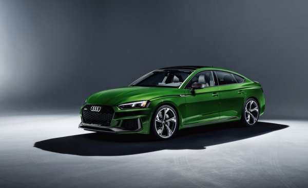 Този модел може да се нарече идеен партньор на RS4 Avant с атрактивните си shooting brake форми. Задвижването му дори е идентично с това  на комбито - V6 и 444 к.с.