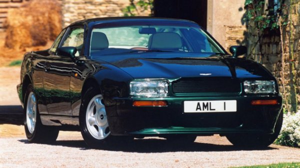 Разработван през икономическия бум от 80-те, но реализиран в началото на кризисните 90 години от миналия век, Virage бил посредствен за шофиране, калпаво асемблиран и въпреки солидната си цена от 120 000 лири (еквивалент на 200 000 в наши дни) имал фарове от Audi 200 и други евтини части.