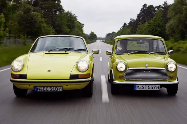 MINI поздрави Porsche за рождения му ден