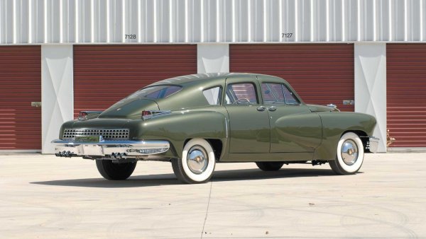 Оригинално, за Torpedo бил предвиден двигател с почти 10 литра работен обем, който трябвало да работи на ниски обороти, за да редуцира шум и вибрации. Но в процеса на разработката излезли доста проблеми. Тогава, Tucker придобиват компанията за производство на хеликоптерни двигатели Franklin и внедряват в колата именно агрегат за въздухоплавателни средства. Става въпрос за 5,5-литров 6-цилиндров боксер, чието охлаждане е променено от въздушно на водно. Мощността била 166 к.с.