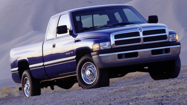 За да бъде адаптиран за нуждите на Viper, агрегатът бил поверен на инженерния отдел на Lamborghini, които по онова време са под контрола на Chrysler, с идеята да бъде олекотен и да стане по-динамичен. Версията, разработена за RT / 10 имала блок и глави от алуминий и първоначално предлагала мощност от 400 к.с.
