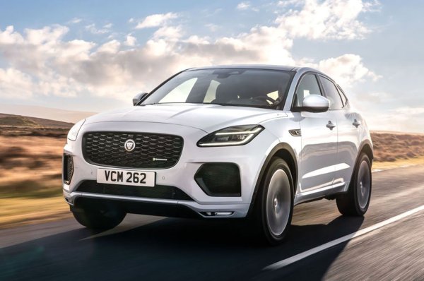 При модела на Jaguar с повреди са са сблъсквали близо половината анкетирани – 45%, като проблемите обаче не са толкова сериозни. Най-често те са в каросерията, интериора и сателитната навигация, но и това не е за пренебрегване, тъй като става въпрос за луксозен SUV. Над 52% от колите са прекарали повече от 7 дни в сервиза, като 3% от собствениците са платили между 300 и 500 лири за ремонта.