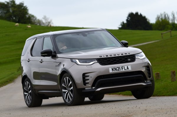 Процентът на неизправности от 38% е в съответствие с другите продукти на Land Rover, но 36% от счупените автомобили са излезли напълно от строя, а при 42% ремонтът е отнел повече от седми.а Това показва защо Discovery е най-ненадеждният SUV. Все пак 73% от колите са оправени по гаранция, но 6% са платили между 1000 и 1500 лири.