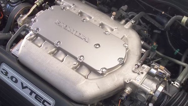 През 1997, когато J-Series V6 пристига, за да захранва идващата вълна от специфични за САЩ големи продукти, базирани на предно задвижване, първите копия на най-новия двигател влизат в автомобили като Acura CL 3.0, а версията на този двигател с турбокомпресор все още се използва днес в Acura TLX Type S и MDX Type S. 

Нова, 3,5-литрова версия на този двигател задвижва машини като Odyssey, Ridgeline и Pilot днес - 30 години след първоначалната му поява. Настройката на VTEC с единичен горен разпределителен вал (SOHC) намалява обема и сложността на цилиндровите глави, за да поддържа двигателя компактен, но мощен, издръжлив и лесен за обслужване.
