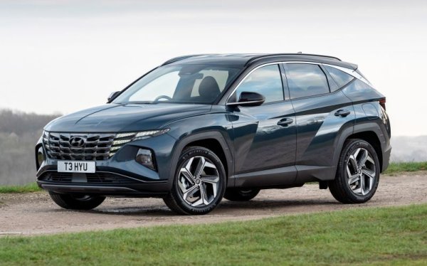 Четвъртото поколение на Tucson е един от добрите компактни кросоувъри, твърдят експертите на Consumer Reports. В Америка базовият модел е с 2.5-литров мотор и 187 коня мощност, комбиниран с 8-степенен автоматик. Изпитателите хвалят возията - малко твърда, но стабилна, и предвидимото управление. Товарното пространство е над средното за класа. Салонът е добре обзаведен и относително тих. 

Стартовата цена на американския Tucson e 26,700 долара (48,650 лева). В България базовият модел е с 1.6 турбо и започва от 56 780 лева. 
