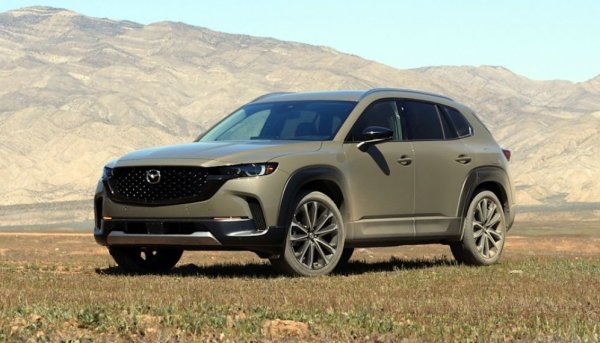 Единственият от моделите в Топ 6, който не се предлага в Европа. Но на практика CX-50 е технологично идентична с познатата ни CX-30, само е удължена като за американски нужди. Consumer Reports не е във възторг от мудното ускорение на бензиновия мотор със 187 коня, нито от автоматичната трансмисия, която превключва "на подскоци" понякога. Но експертите се изказват ласкаво за спортното усещане от управлението, за богатия набор от електронни асистенти за безопасност, и за стабилната, макар и малко твърда возия. Кръглият контролер на информационната система изисква известно привикване. 

В Америка CX-50 започва от 27,750 долара (50,565 лева). У нас технологично идентичната, но по-малка CX-30 тръгва от 54,390 лева. 
