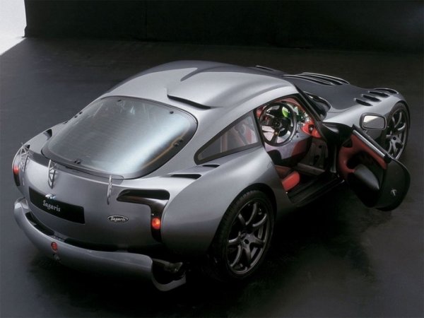 Спортиста е способен да развие 100 км/ч за нищожните 3.7 сек.