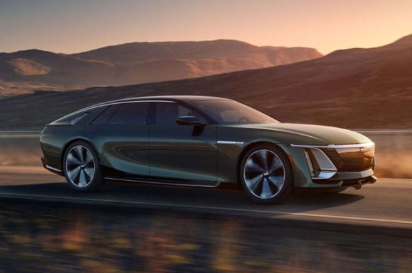 Това е отговор на моделите на Rolls-Royce. Cadillac прави ултра луксозен електрически автомобил, какъвто компанията не познава. Произвежда се във фабриките в Мичиган, САЩ.

Клиентите имат право на неограничено право да моделират колите по свой вкус съвместно с дизайнерите на компанията, разбира се. Иначе получавате чисти 600 коня и ускорение от 3,8 секунди.

